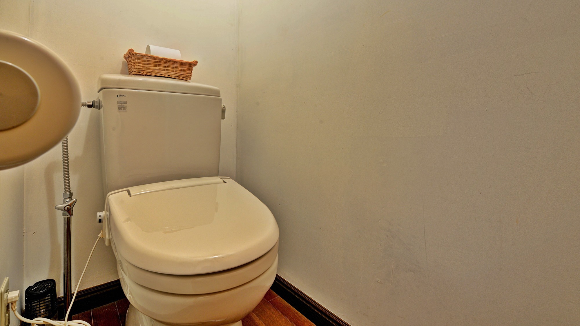 *客室TypeＡ(ツイン)/お手洗い。各部屋に個別にトイレが付いております。