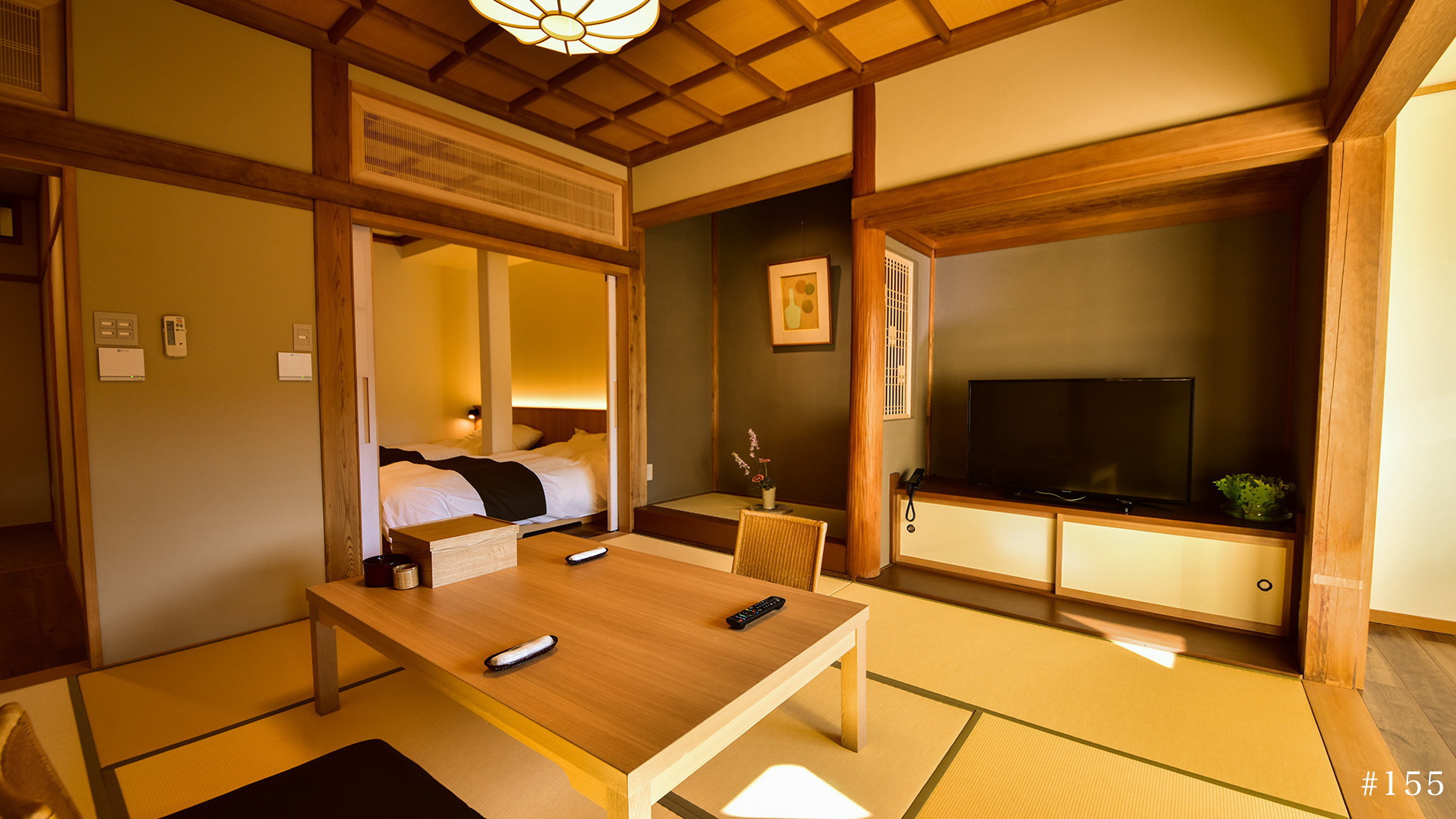 【本館半露天付客室ツイン+和室（禁煙）】お部屋に黄金の湯源泉かけ流しのお風呂が付いています（一例）