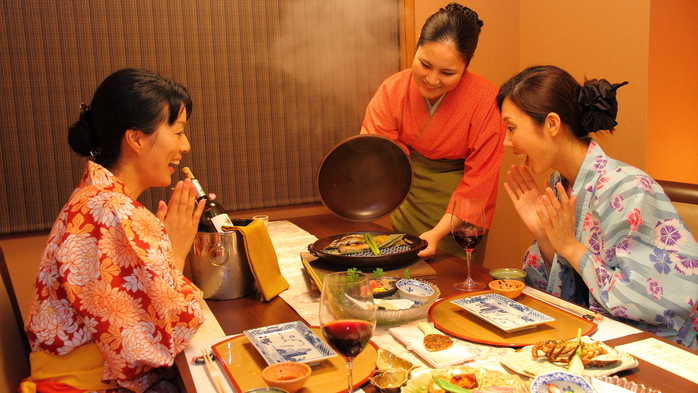 お食事は個室風食事処にて