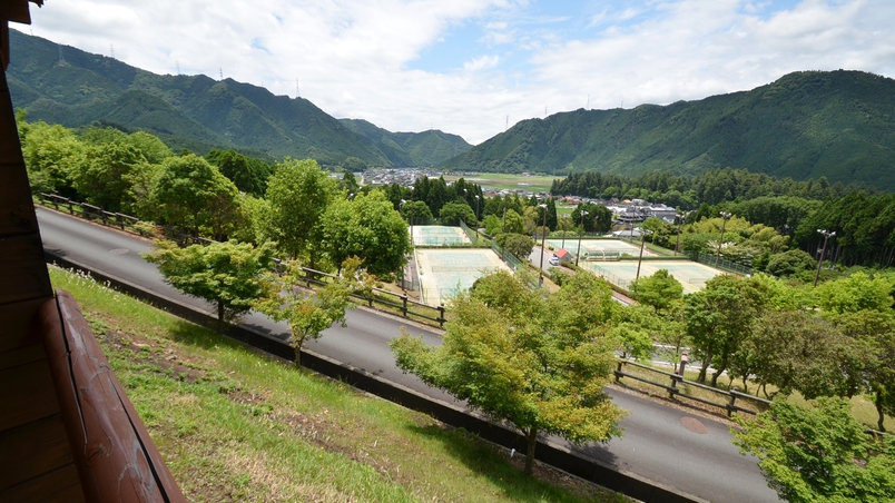 *森に囲まれた運動公園で森林浴やスポーツで汗を流してリフレッシュ！