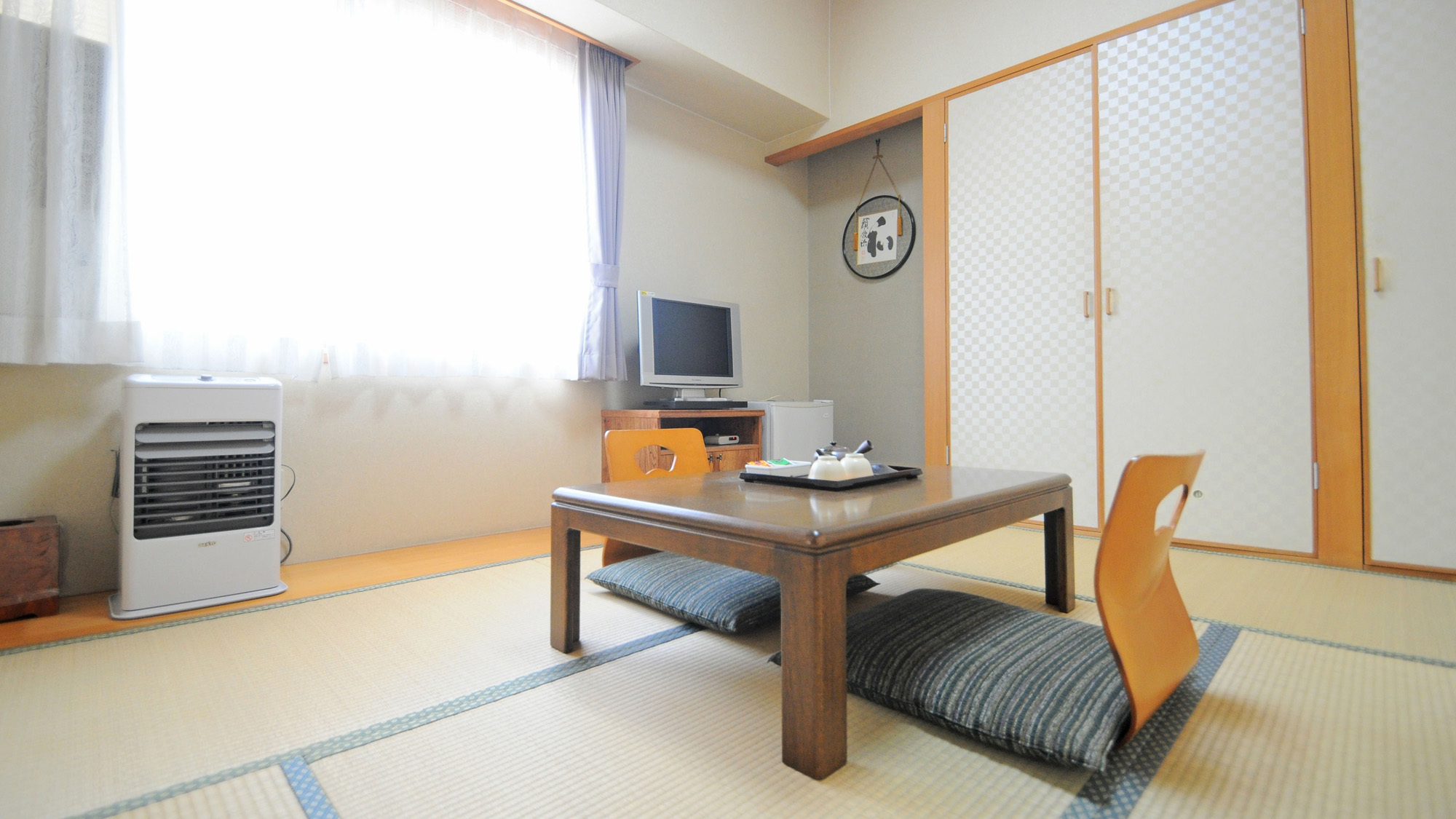 【和室６畳】寛げる雰囲気の和室です。足を伸ばしてお休みください。