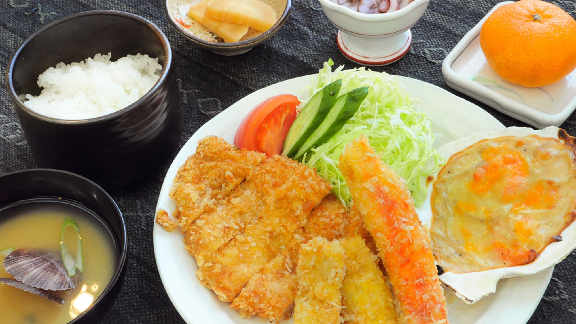 【夕食膳】しっかり食べて、翌日への英気を養いましょう