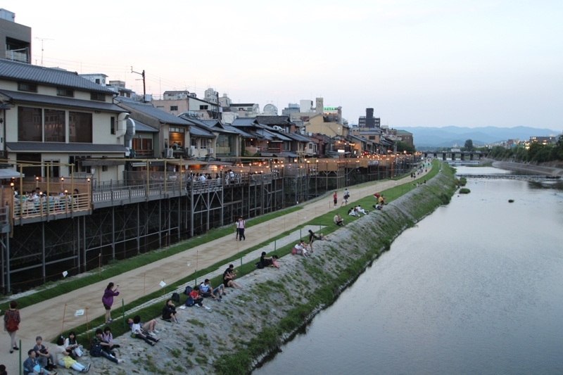 鴨川徒歩6分 早朝のお散歩も清々しく夏季は川床でお食事が最高！