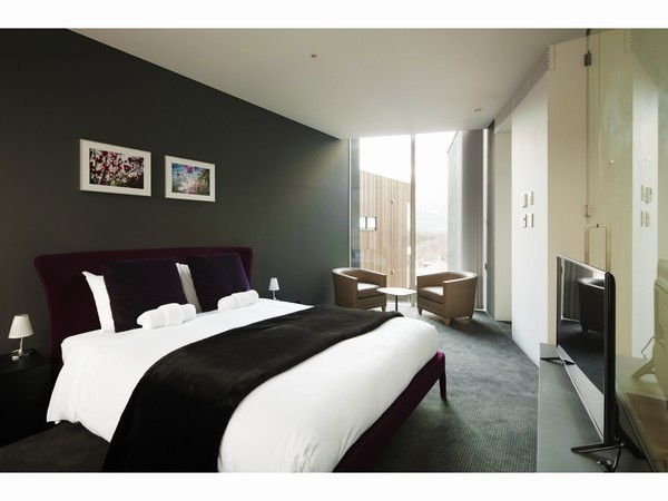 主寝室 キングベッド（一例）