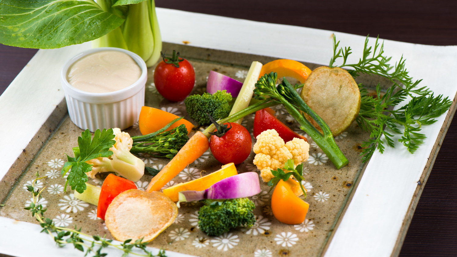 【夕食／バーニャカウダ例】地野菜の美味しさを楽しむ一品