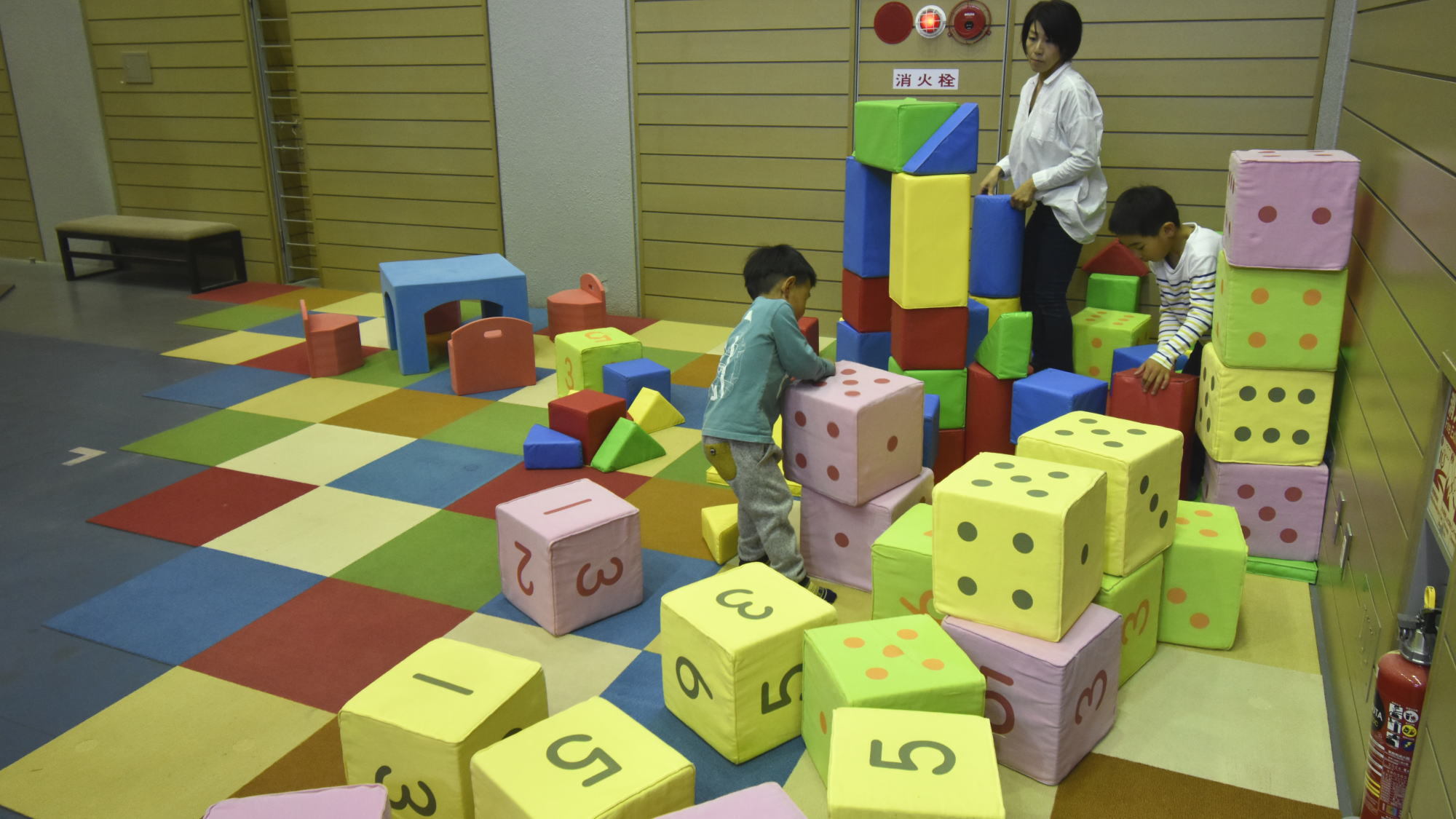 【室内キッズランド！】ブロックで遊ぼう