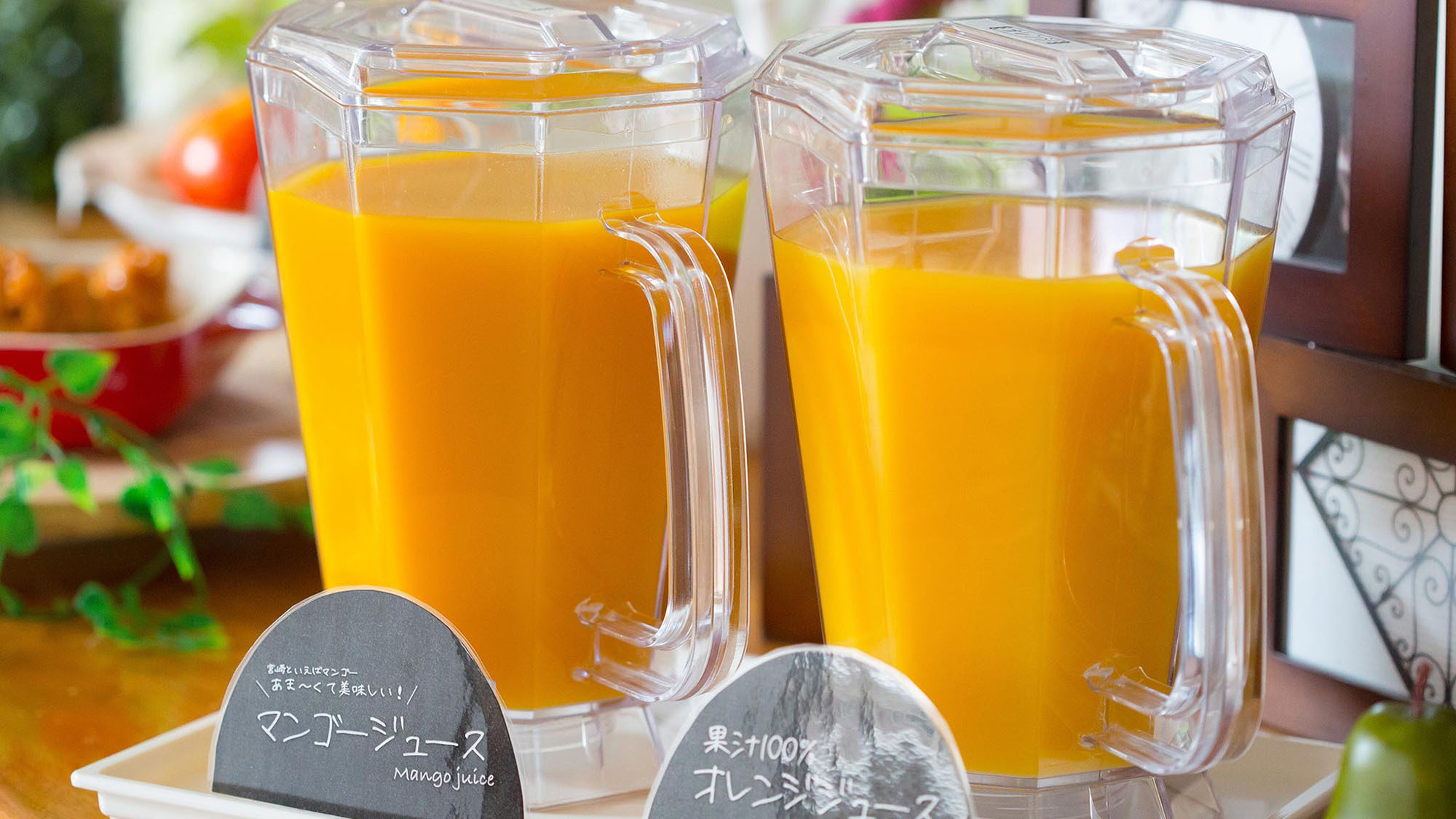 人気のオレンジジュースとマンゴージュース