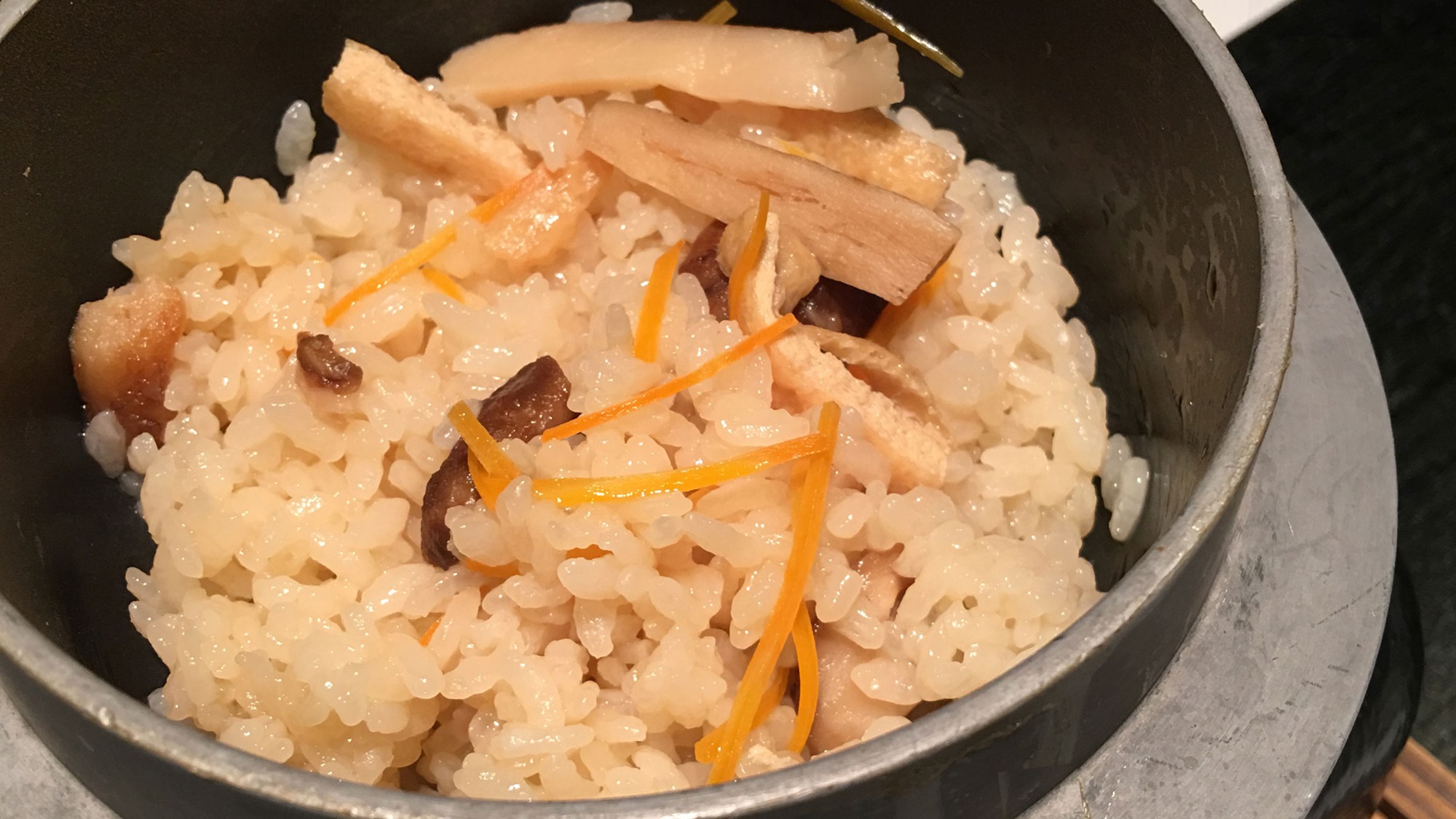 *【ご夕食（一例）】炊き込みご飯  