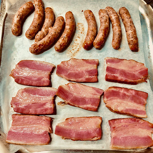 〜朝食は自家製のベーコンとウィンナー♪〜