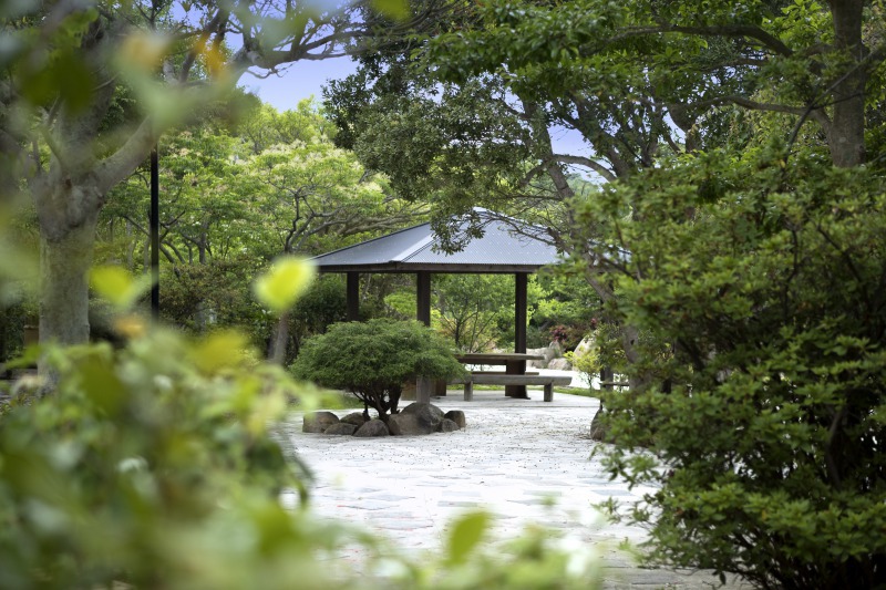 庭園・東屋遠景