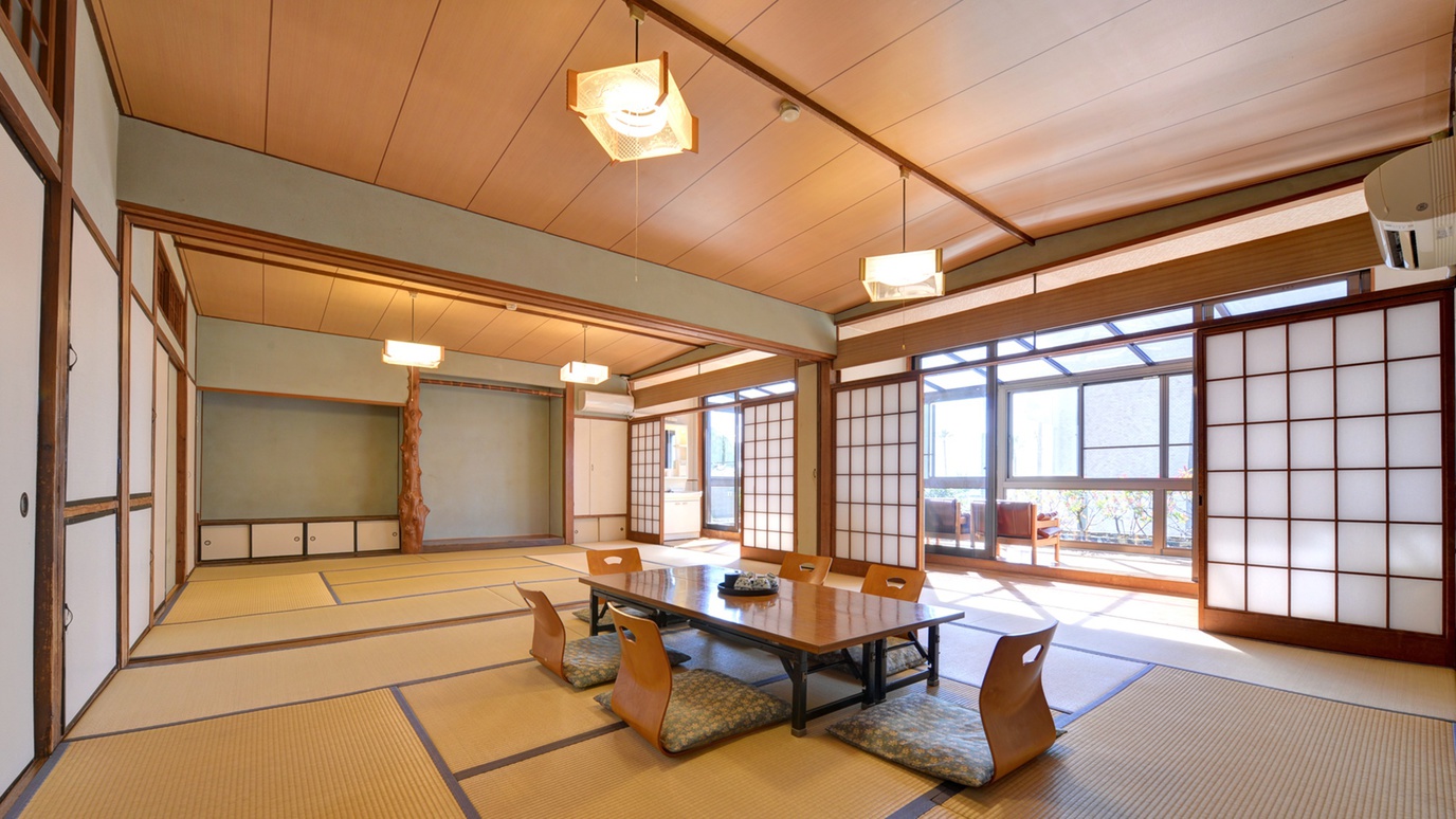 *【客室一例：和室20畳】グループや大家族でのご宿泊に。長崎観光の拠点にご利用下さい。