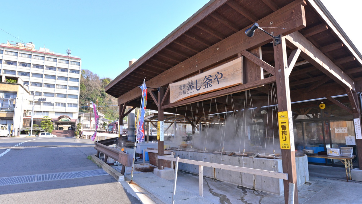 *【海鮮市場“;蒸し釜や”;】ブログやメディアでも注目を集める体験型飲食店！