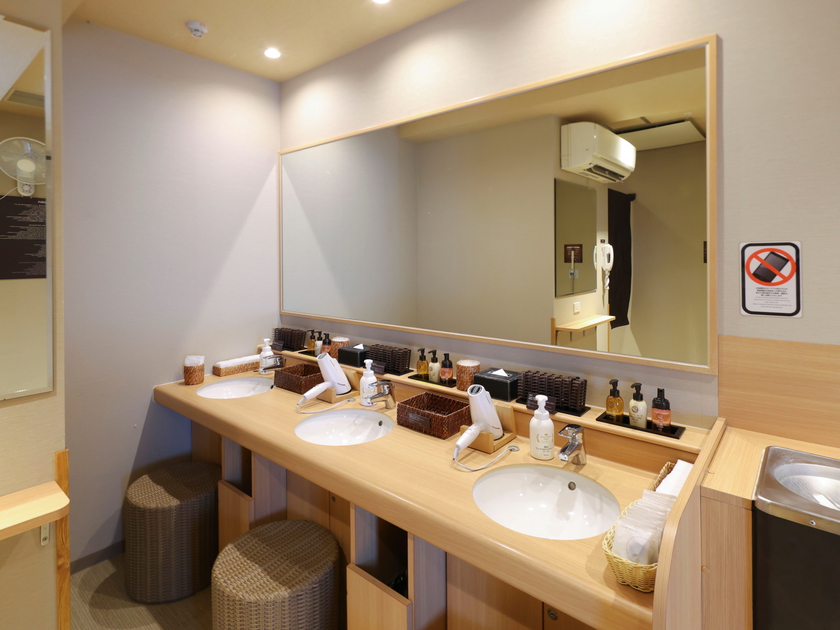 女性大浴場・洗面所