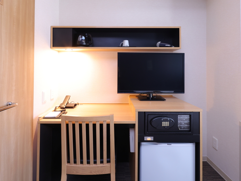 シングルルーム(冷蔵庫・TV・金庫・備え付けデスク)