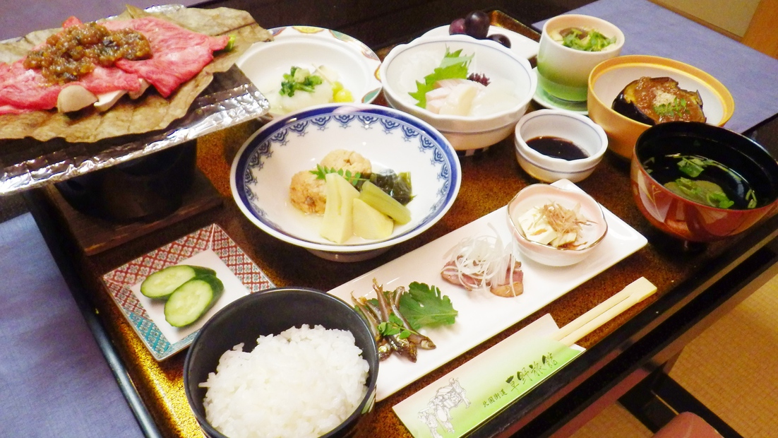 *【料理】夕食一例でございます。湖北路ならではの味覚をご賞味下さい