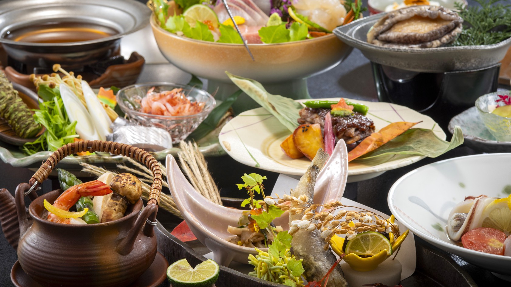 【夕食一例】旬の食材を豪勢に使用した特選会席