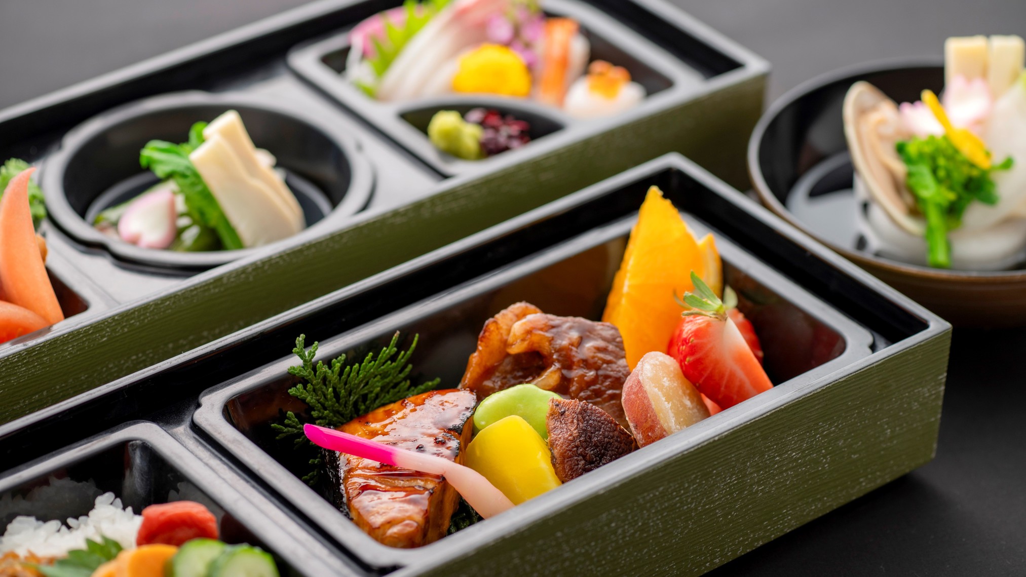 お部屋でゆったり、海景色を肴に味わう「駿河湾弁当」