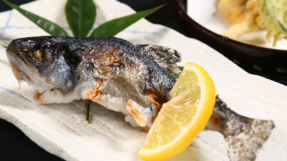 【夕食一例】山梨県産アマゴの塩焼き