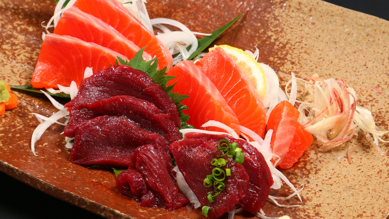 【夕食一例】山梨県ブランド魚「富士の介」と馬刺しのお造り