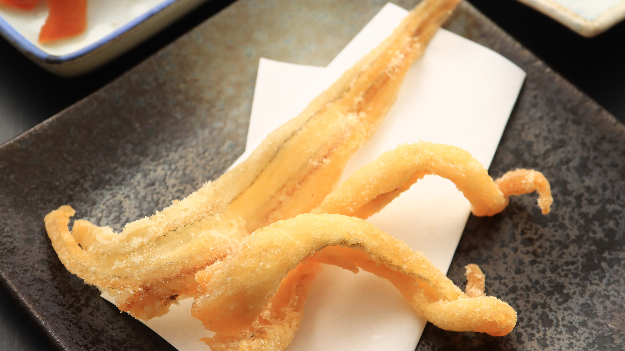 【料理】グレードアップコース一例。富山湾の奥深くに棲む深海魚、ゲンゲの唐揚げ。