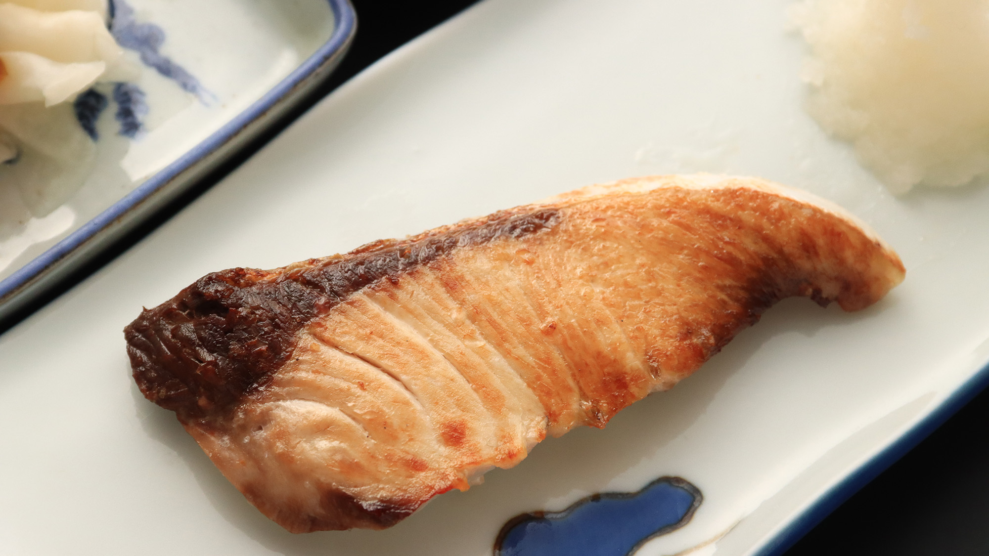 【料理】グレードアップコース一例。北陸の幸、ブリの塩焼き。