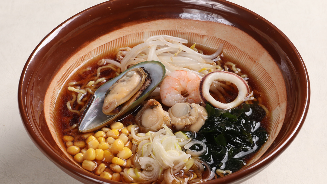 朝食は青森名物「朝ラーメン」！夕食は「あわび・帆立焼き膳」あわびお一人様まるごと1個付き