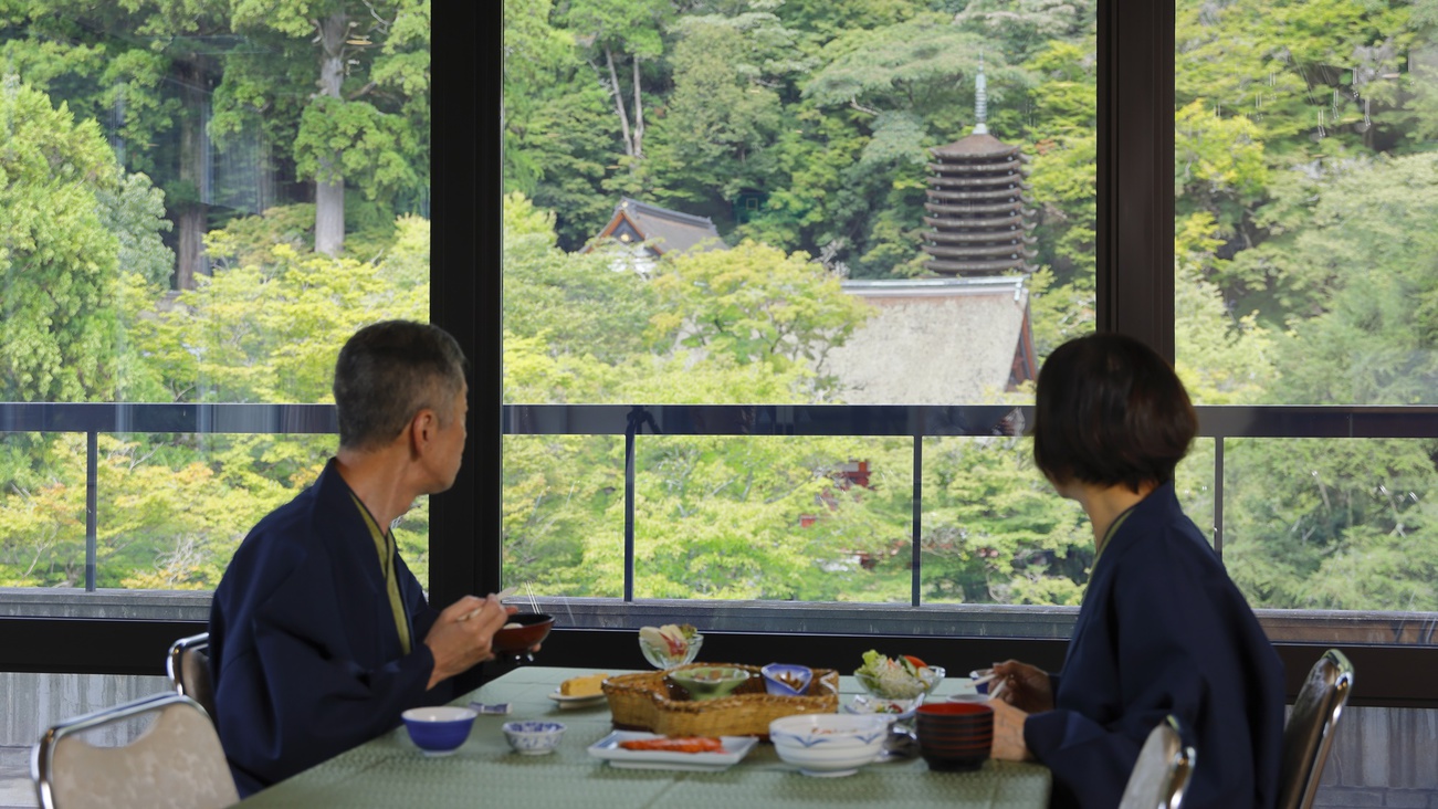 十三重塔をながめながらのご朝食（一例）