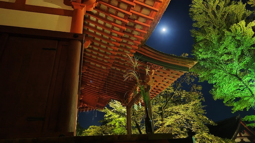 談山神社「満月の夜の特別拝観」