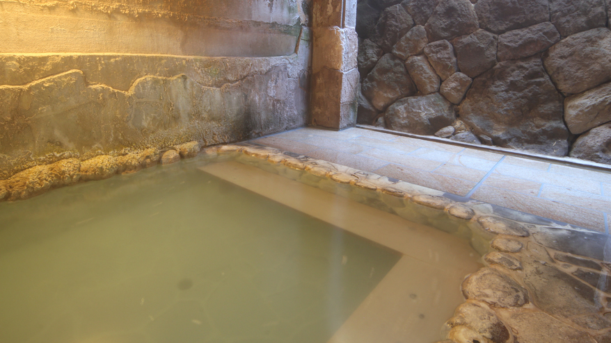 【露天風呂一例】開湯1900年の蔵王温泉を100％源泉でご堪能いただけます。