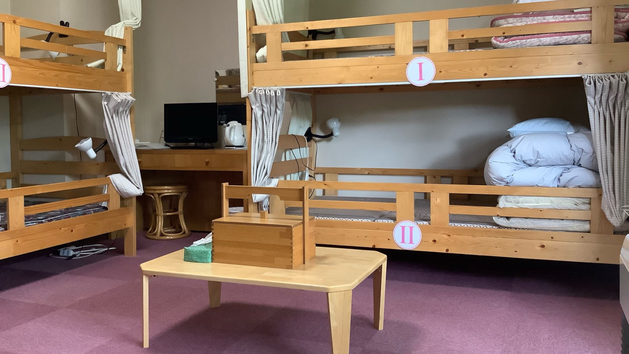 ・＜客室一例＞テレビ完備しております