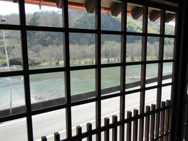 【本館】山桜と紅葉の部屋の外には小田川とっても眺めのいいお部屋です