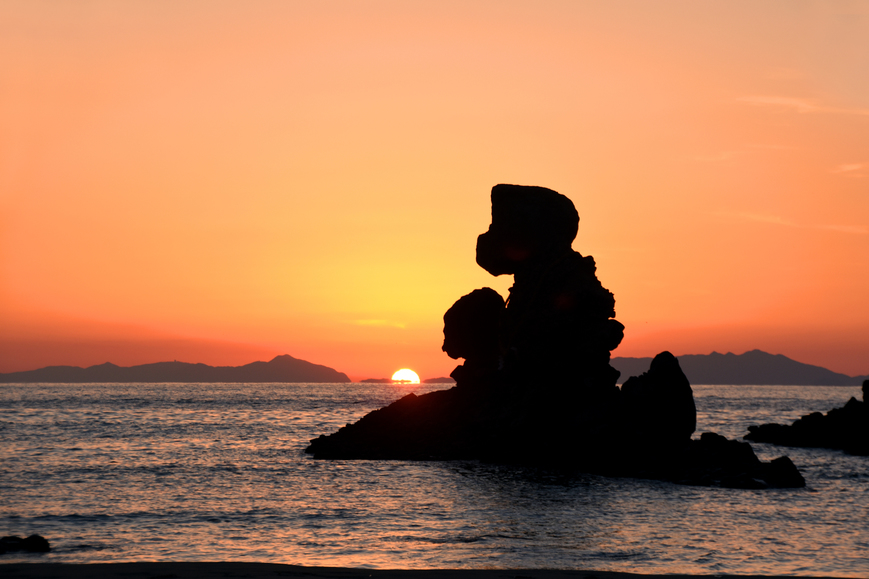 西方海岸の人形岩と夕日
