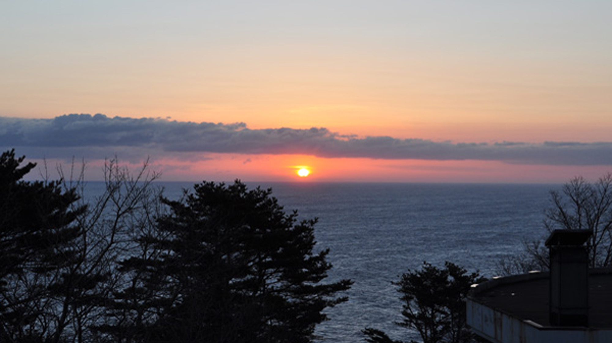 【館内からの眺め】太平洋と一緒に見る日の出は感動的です。
