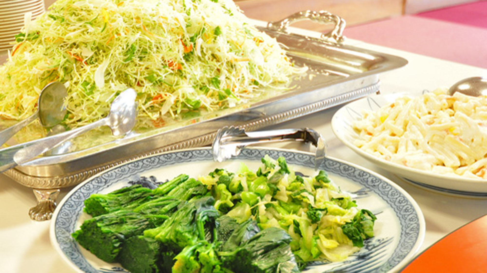 【お料理一例：バイキング】新鮮素材にこだわったお野菜もご用意ございます。