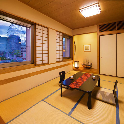 和室１２畳裸足でゆったりゴロゴロできるのんびり空間。横浜が誇る極上の夜景を