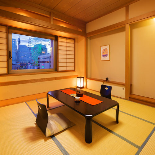 和室８畳裸足でゆったりゴロゴロできるのんびり空間。横浜が誇る極上の夜景を