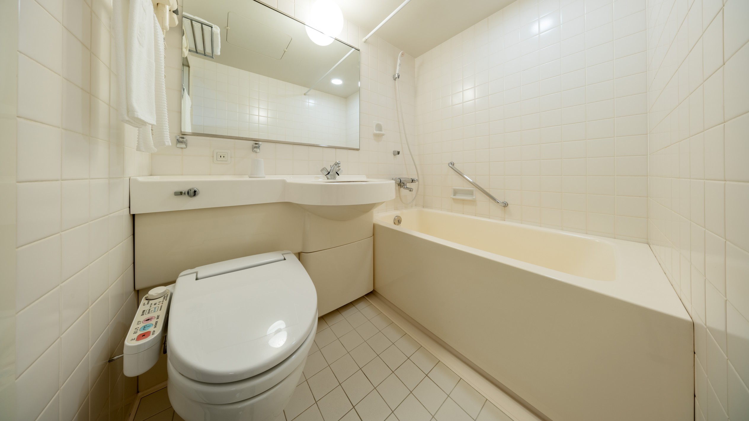 バスルーム（スタンダードルーム、デラックスルーム）