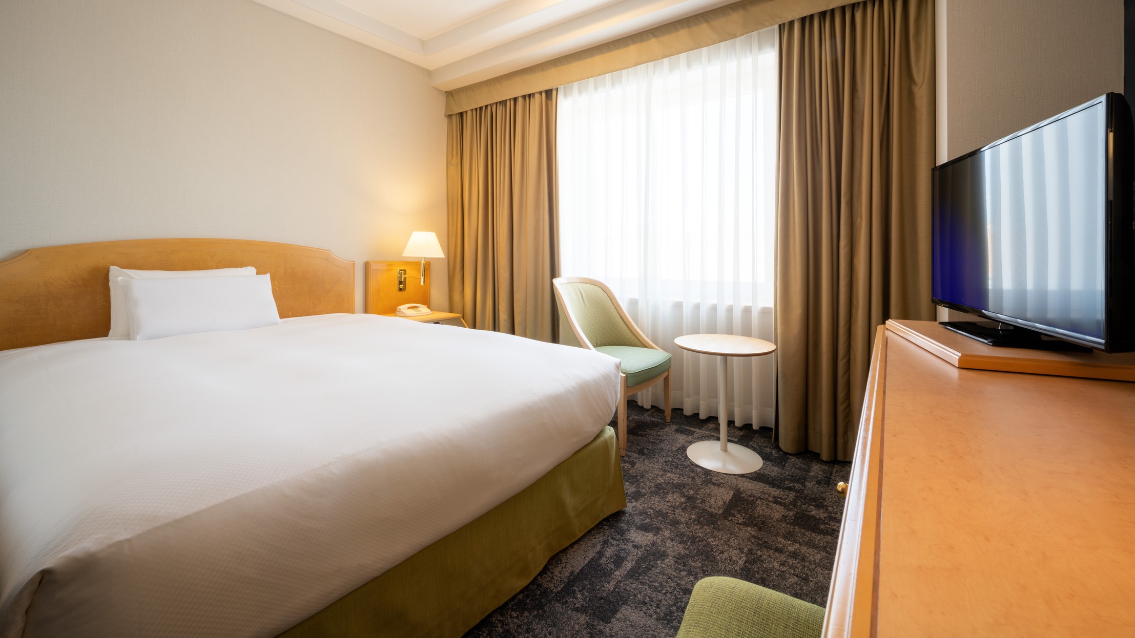 シングル（広さ16.7〜18.0㎡ ベッド幅140x200cmシモンズベッド）