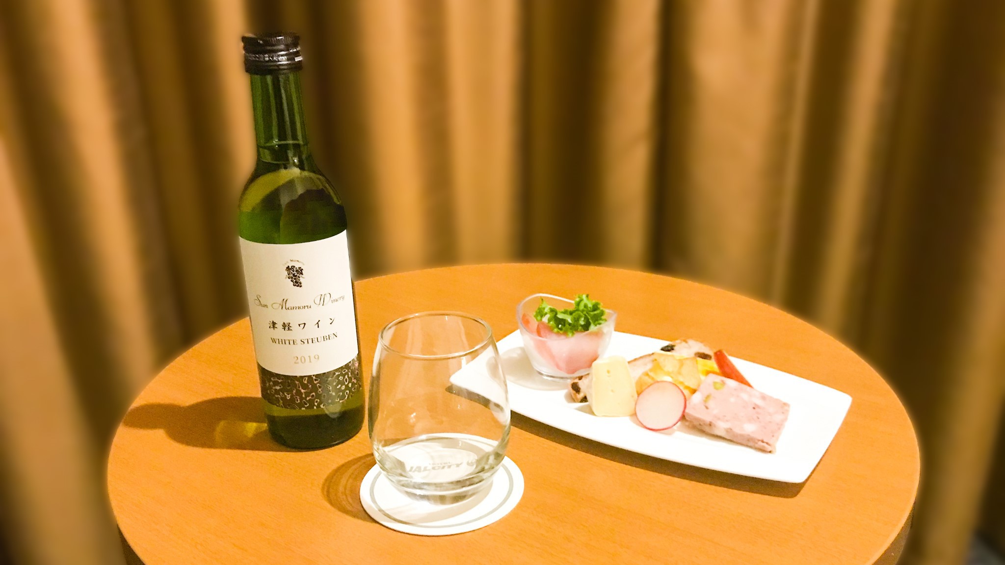 ワインで贅沢なひとときを♪津軽ワイン「ホワイトスチューベン」と5種のオードブル付/素泊まり