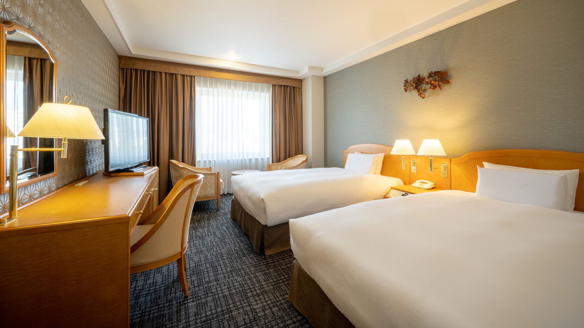 ユニバーサル（広さ28.47m²; 車椅子利用可 ベッド幅120×;200cmシモンズベッド）