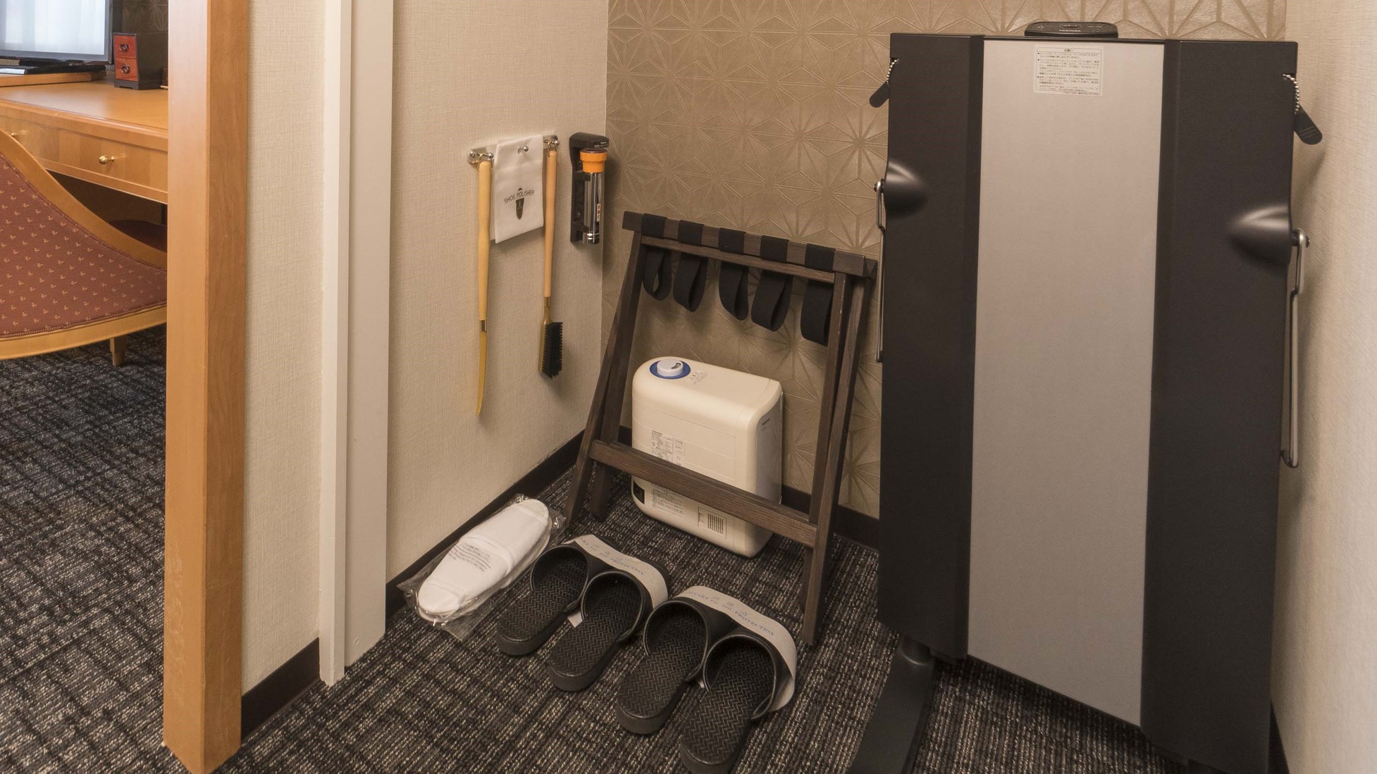 ズボンプレッサー（各階エレベーターホールにて貸出し）