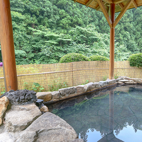 Shiobara Onsen Ryokan Majimaso The 3-star Shiobara Onsen Ryokan Majimaso offers comfort and convenience whether youre on business or holiday in Nasushiobara. The property offers guests a range of services and amenities designed to