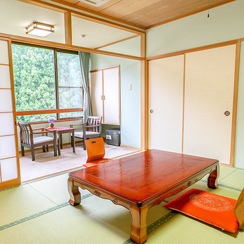 和室10畳（川側）