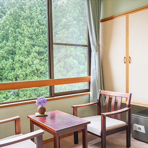 和室10畳（川側）