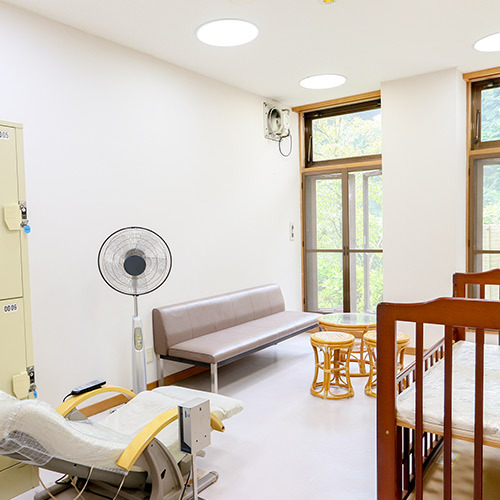 清潔な脱衣所と充実の設備