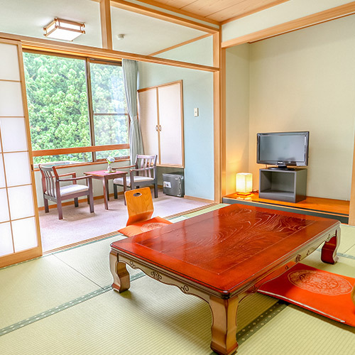 Shiobara Onsen Ryokan Majimaso The 3-star Shiobara Onsen Ryokan Majimaso offers comfort and convenience whether youre on business or holiday in Nasushiobara. The property offers guests a range of services and amenities designed to