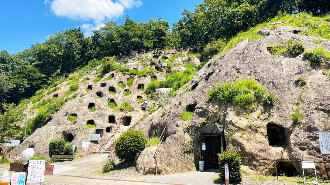 古墳時代の史跡 吉見百穴 車で約30分