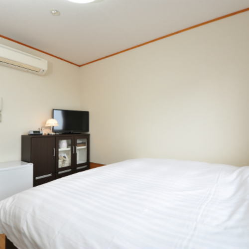 【205号室】シングルを二つ並べたキングサイズです海の眺望は一番！カップル／一人旅におすすめ