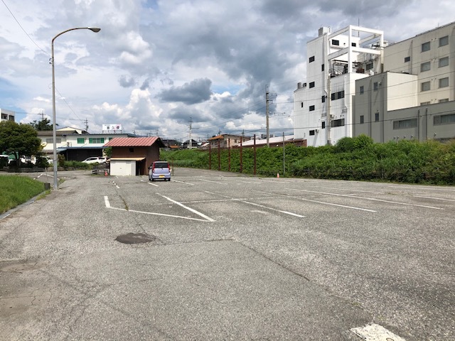 100台以上の駐車スペースです他にも駐車場はございますフロントでお近くからご案内しています