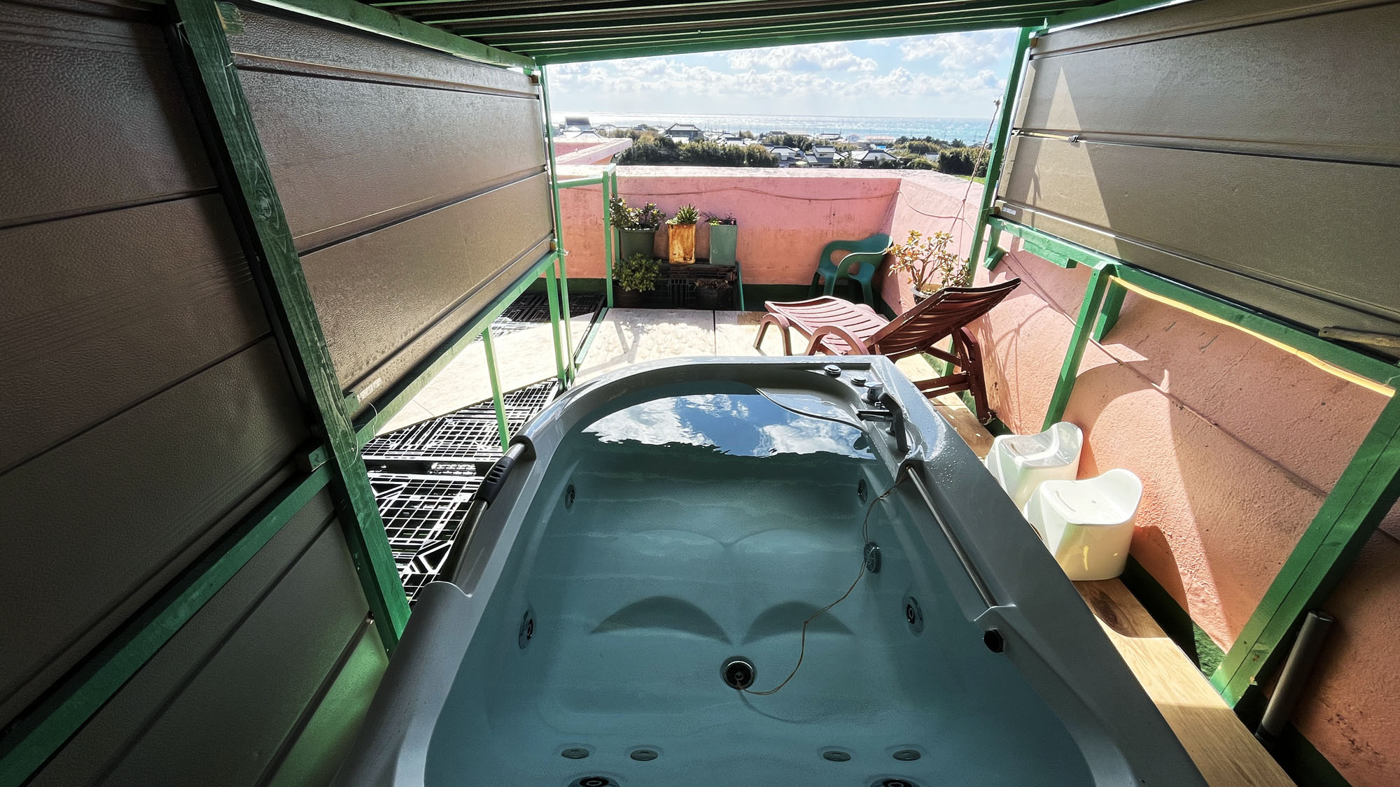 屋上ジャグジー日常を忘れる瞬間。屋上ジャグジーでととのう時間